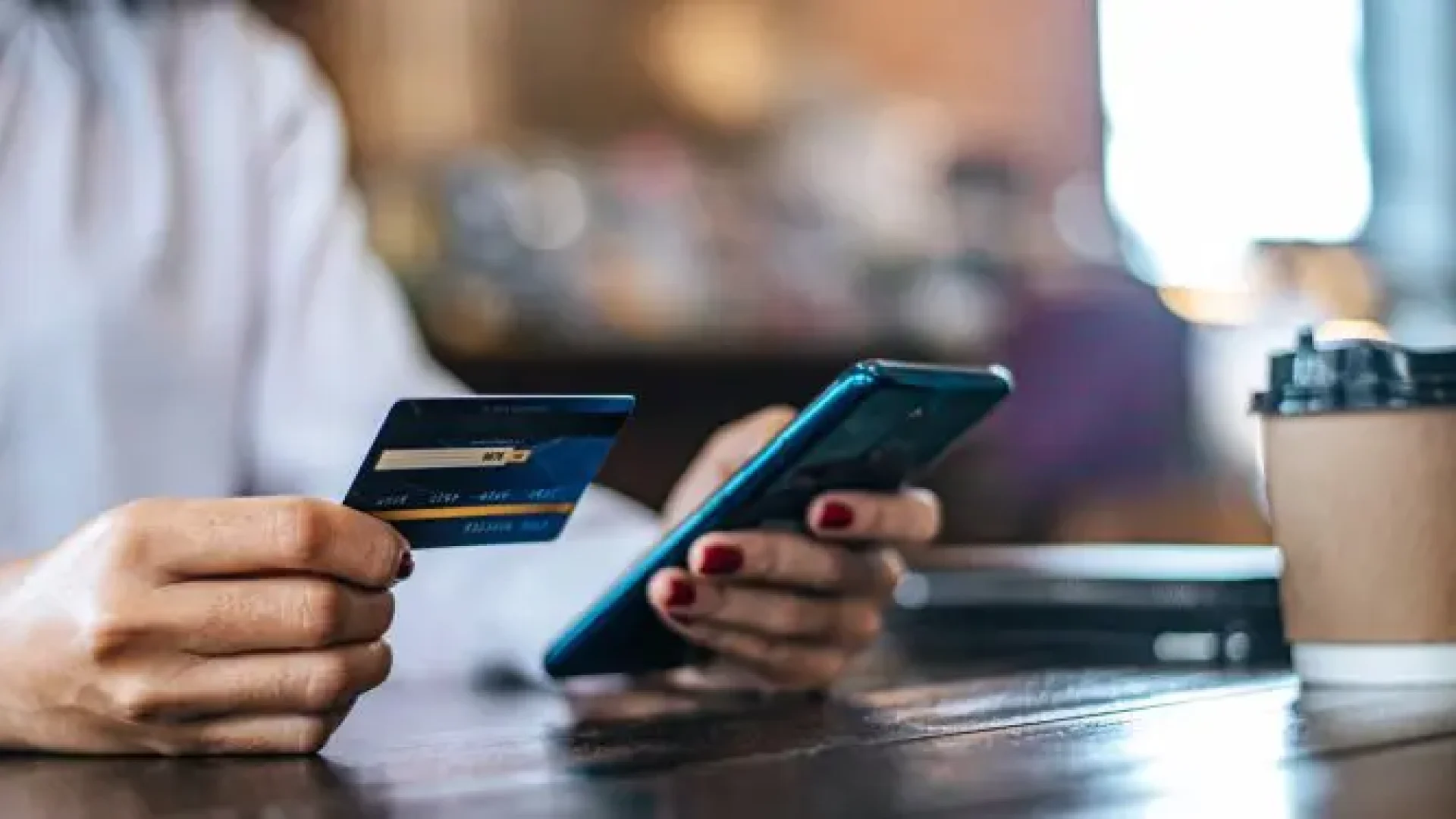 pay-goods-by-credit-card-through-smartphone-coffee-shop-750x375