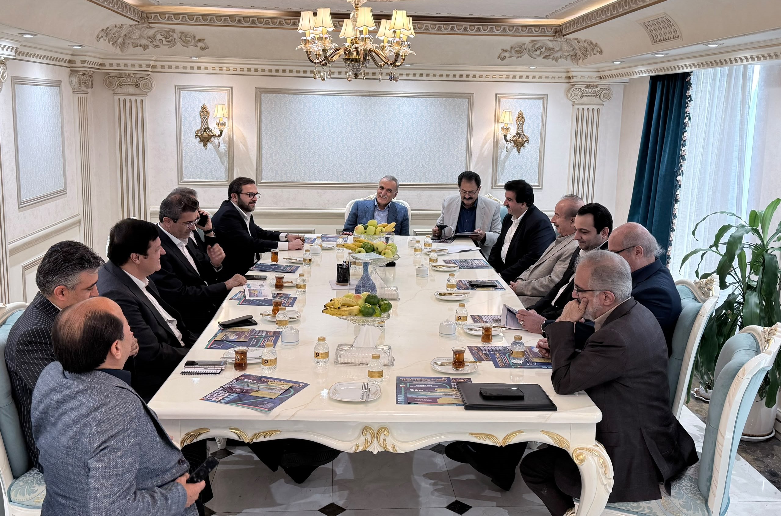 مدیران و پیشکسوتان صنعت بانکی گرد هم آمدند؛ از داوری چهرههای ماندگار تا جشن نوزدهسالگی فابا